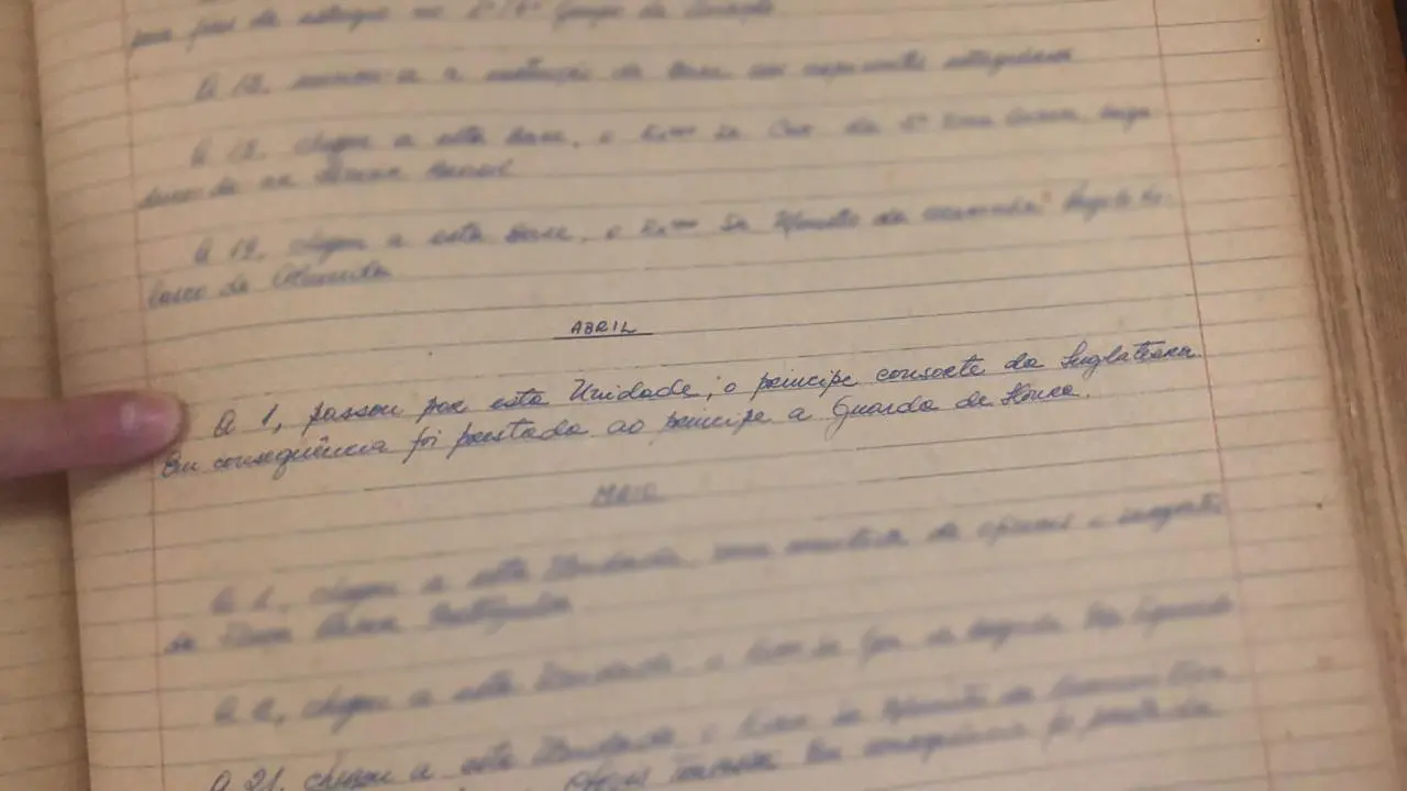 Livro com anotação de registro da aeronave do príncipe Philip em passagem pela Base Aérea de Fortaleza