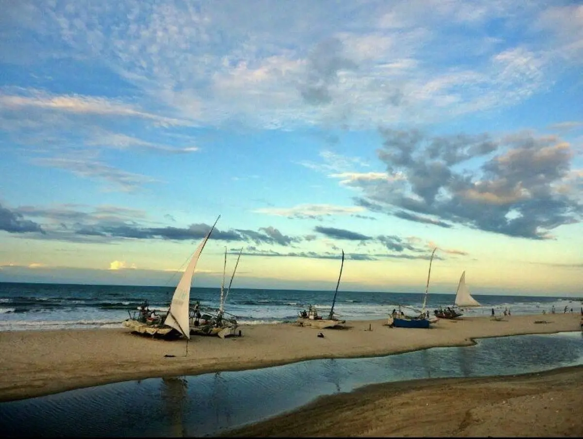 Vista da Praia da Barra da Sucatinga, em Beberibe