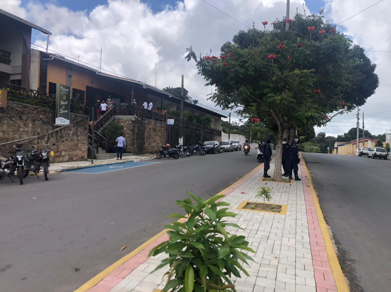 Guarda Civil em frente ao Viçosa Hotel de Serra