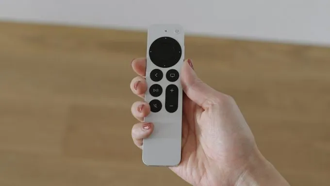Novo controle remoto da Apple TV agora tem teclado físico