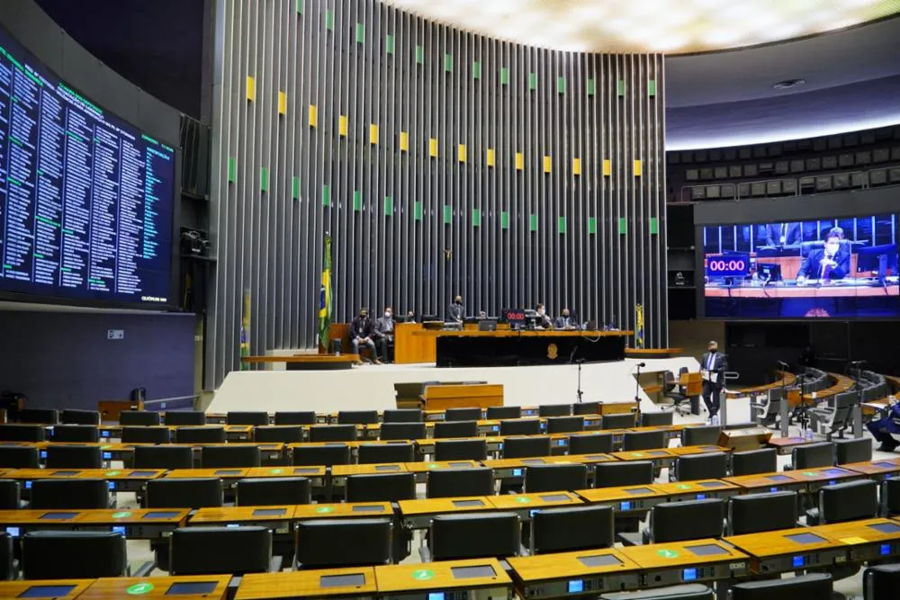 Deputados cearenses têm solicitado explicações do MEC e não descartam uma convocação do ministro Milton Ribeiro
