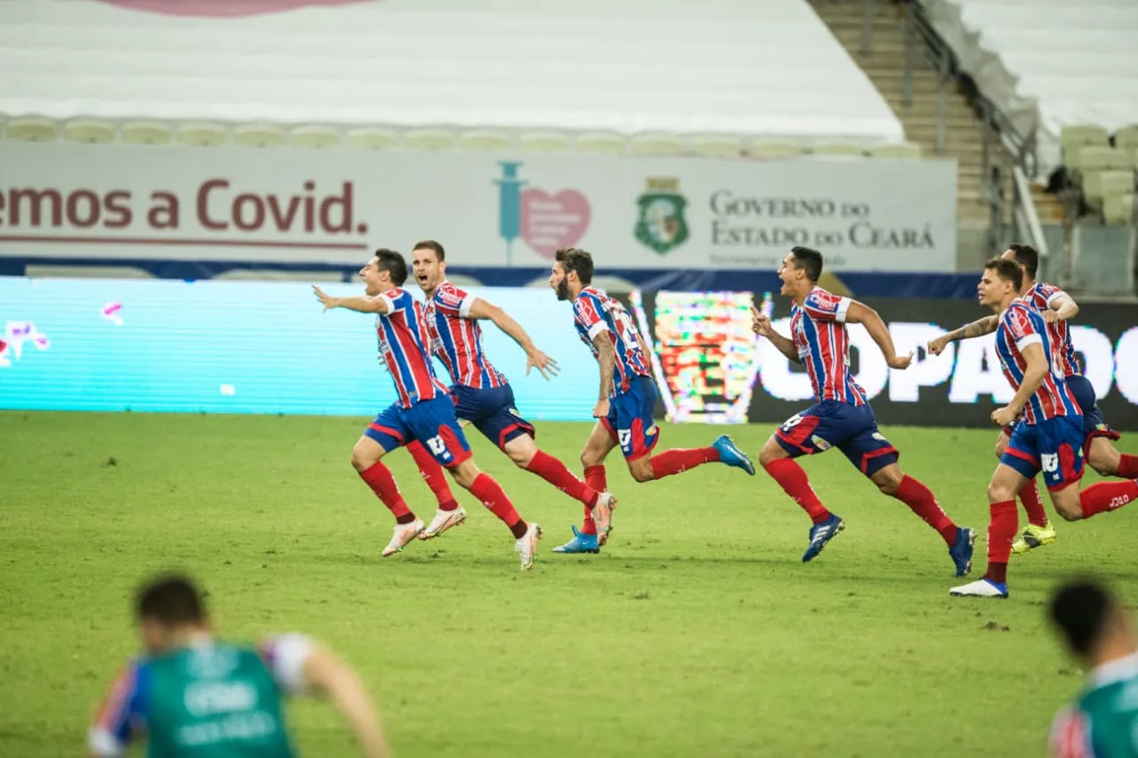 Jogadores do Bahia comemoram classificação nos pênaltis