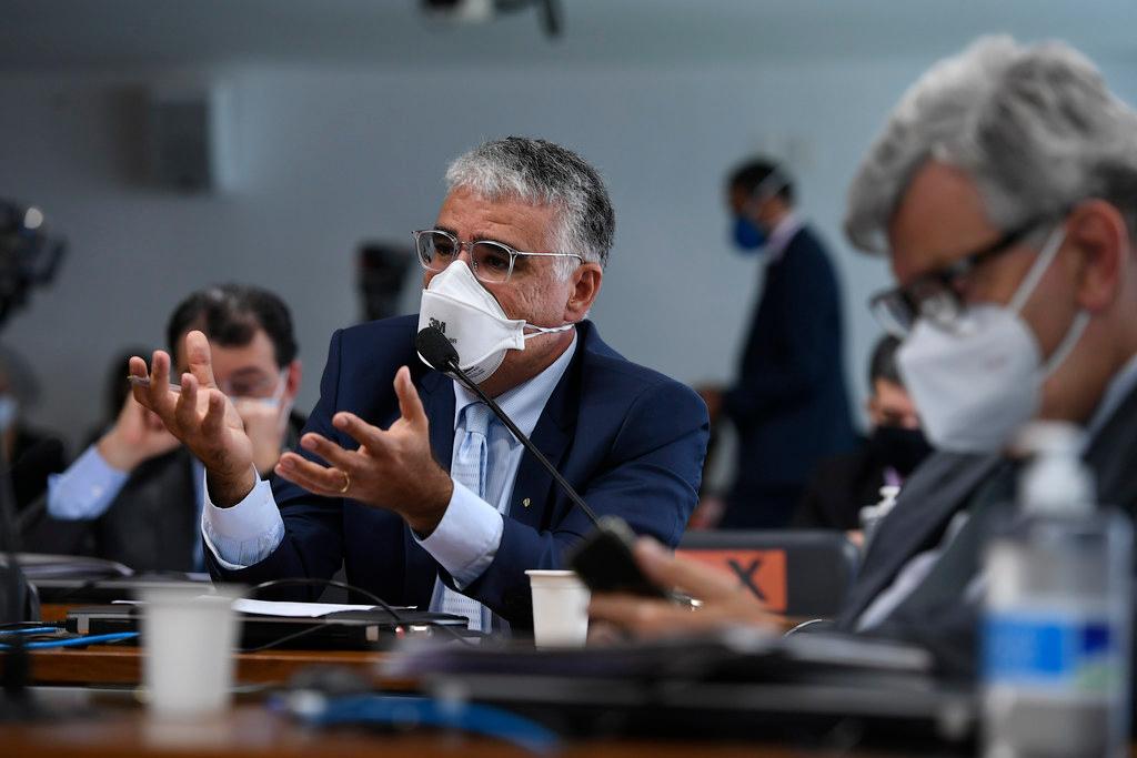 Senador Eduardo Girão durante a CPI da Covid