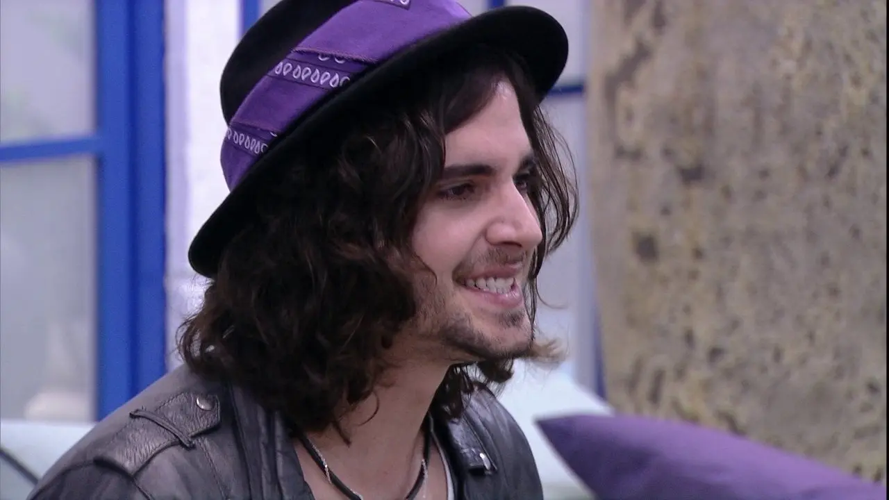 Fiuk sorri ao comemorar vaga de finalista no BBB 21