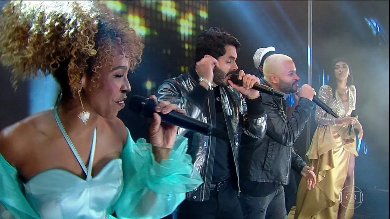Artistas cantam na final do BBB