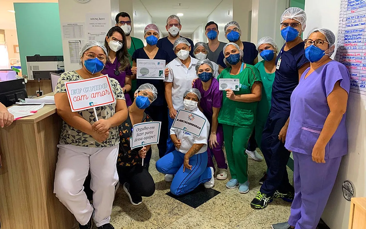 Equipe do Helv recebe certificados