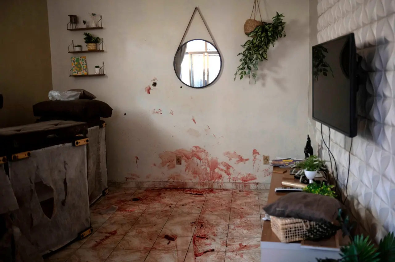 Vista da cena em que um suposto traficante de drogas foi supostamente morto pela polícia civil na favela do Jacarezinho, Rio de Janeiro, Brasil, em 6 de maio de 2021