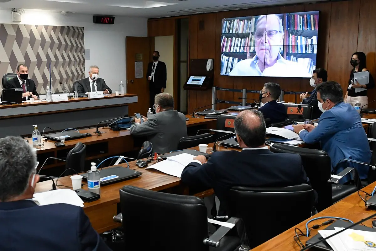 Tasso Jereissati em telão no plenario do Senado