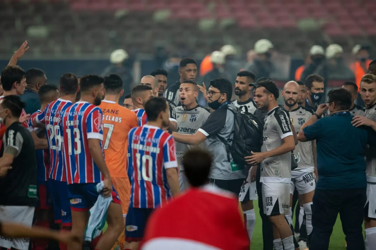 Jogadores de Ceará e Bahia se desentendem