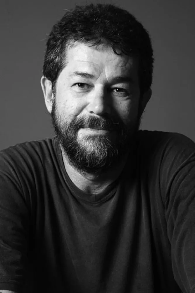 Escritor borra as fronteiras entre passado, presente e futuro ao lançar inúmeras pistas ao longo do texto