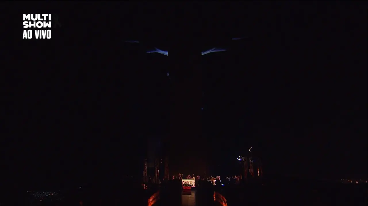 Imagem do Cristo Redentor apagado, em homenagem a Paulo Gustavo e vítimas do coronavírus