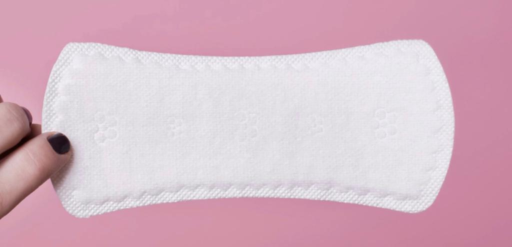 A necessidade do consumo de absorventes para os dias de fluxo menstrual ganhou mais evidência na pandemia.