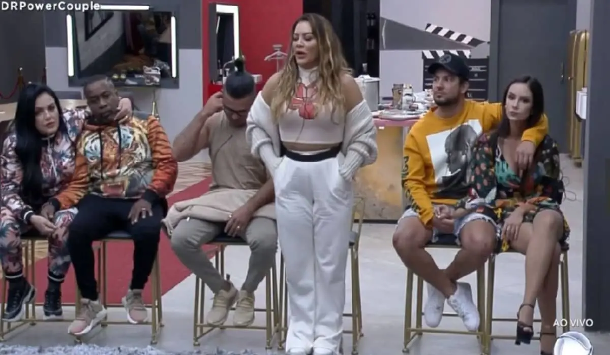 Casais conversam na primeira DR do Power Couple