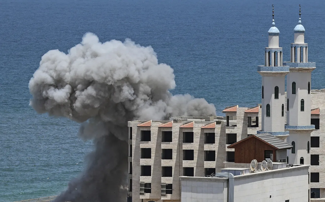 Bombardeio na Faixa de Gaza, nesta segunda-feira (17)