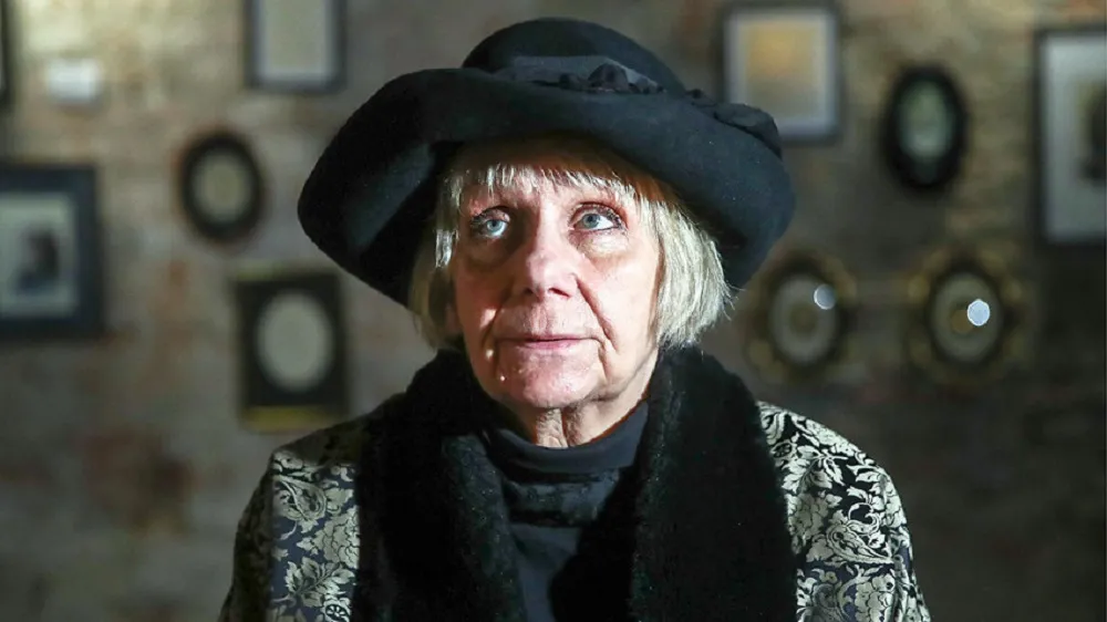 A escritora Liudmila Petruchévskaia é citada em uma parte do livro acerca do protagonismo das mulheres na literatura da Rússia pós-soviética