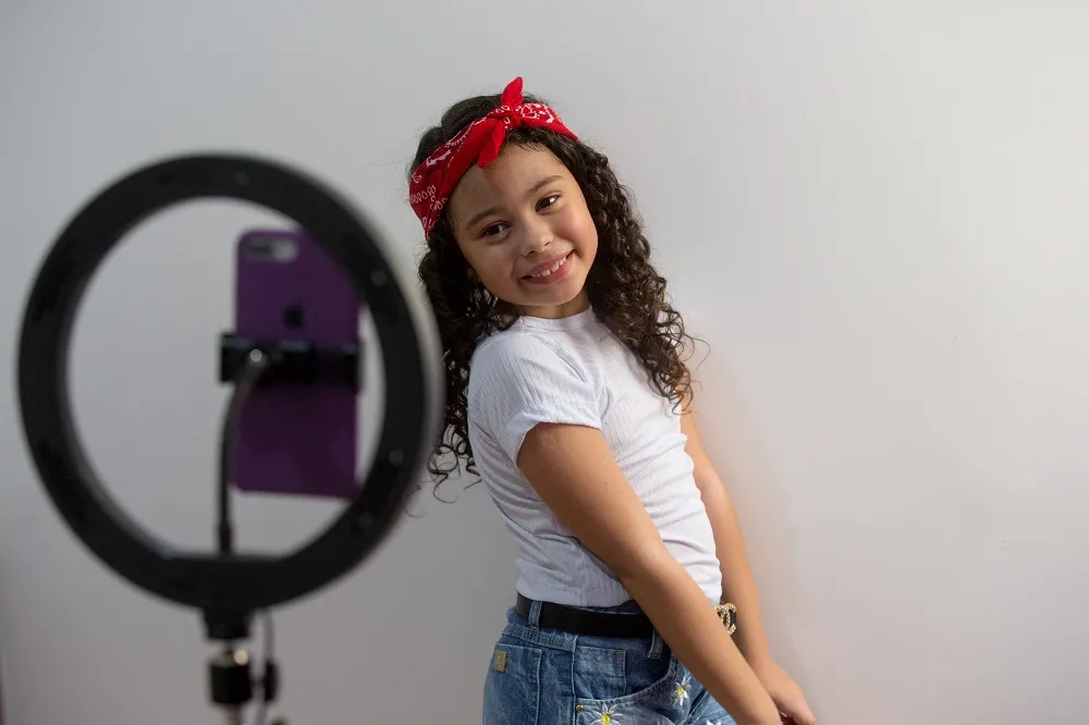 Valentina Santana possui mais de 9.500 seguidores no instagram, movimentando a rede social com os vídeos de dança