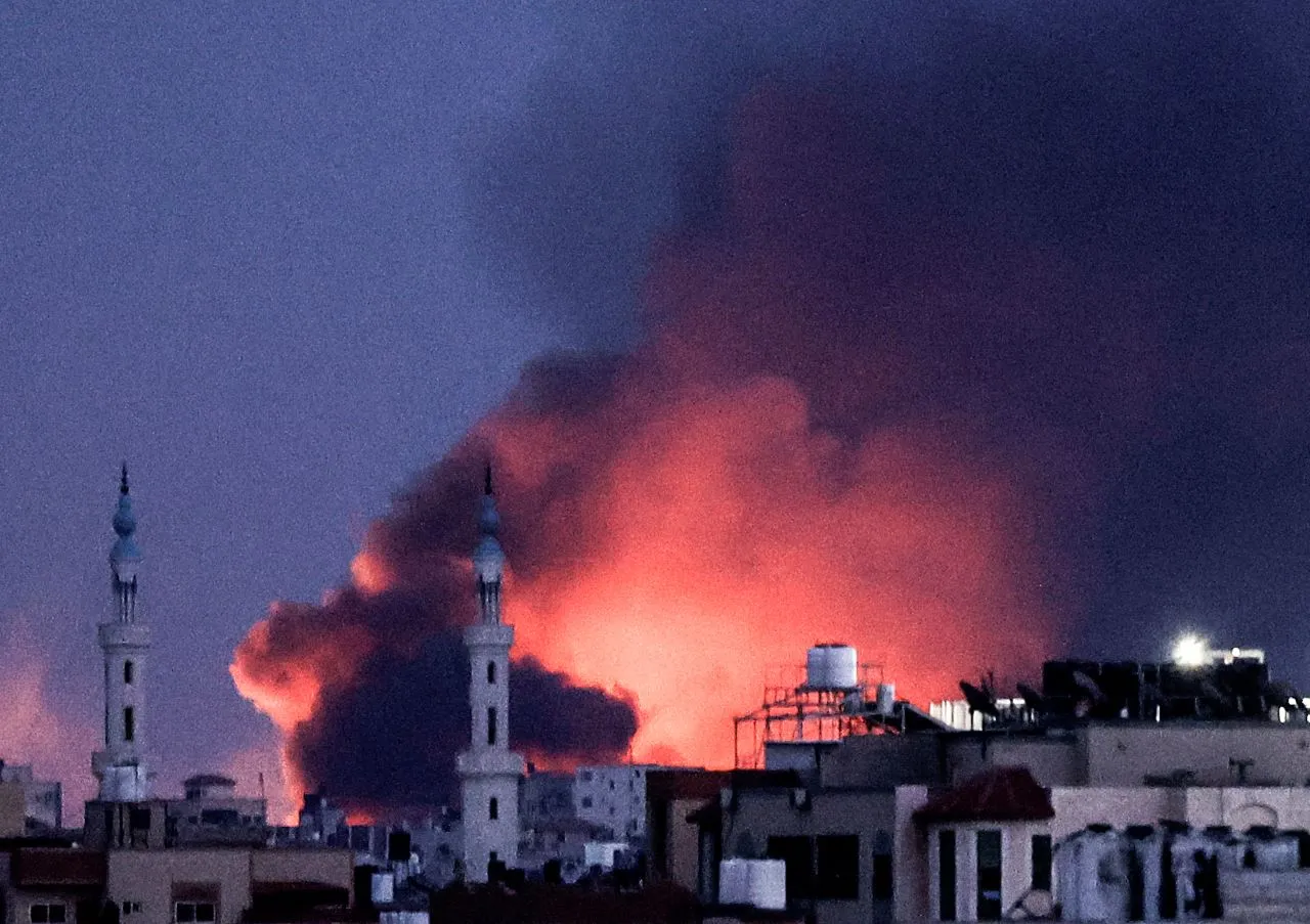 Fumaça após ataque aéreo israelense a Gaza