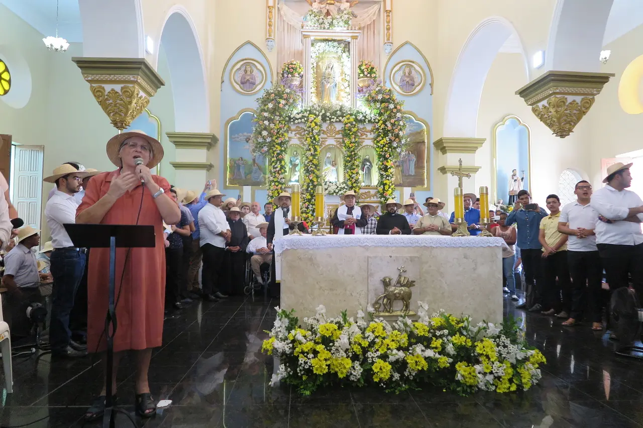 Anette em igreja no Cariri