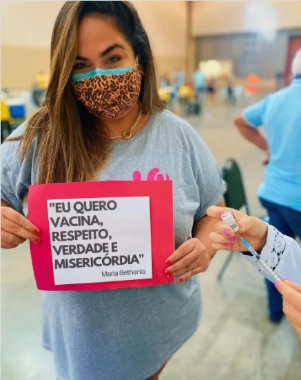 Segundo Carol, que se vacinou contra a Covid recentemente, as barreiras encontradas pelas pessoas com obesidade para conseguir o imunizante foi o que lhe motivou para pensar no mutirão