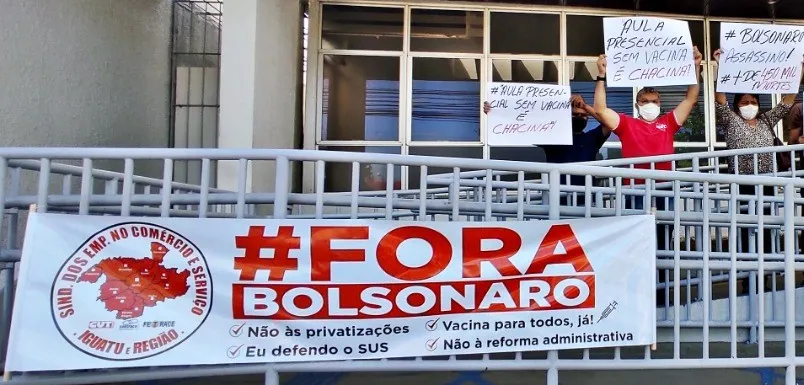 Em Iguatu, manifestantes se reuniram em frente a Universidade Regional do Cariri (Urca)