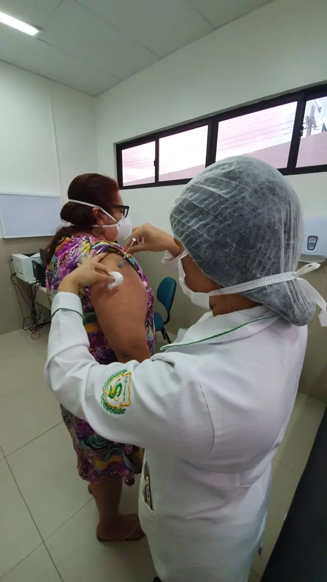 Vacina Elaine Carneiro