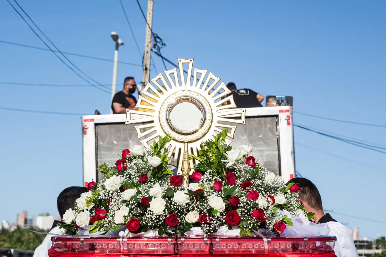 Tenda móvel passou pelas ruas da Capital com o Santíssimo exposto