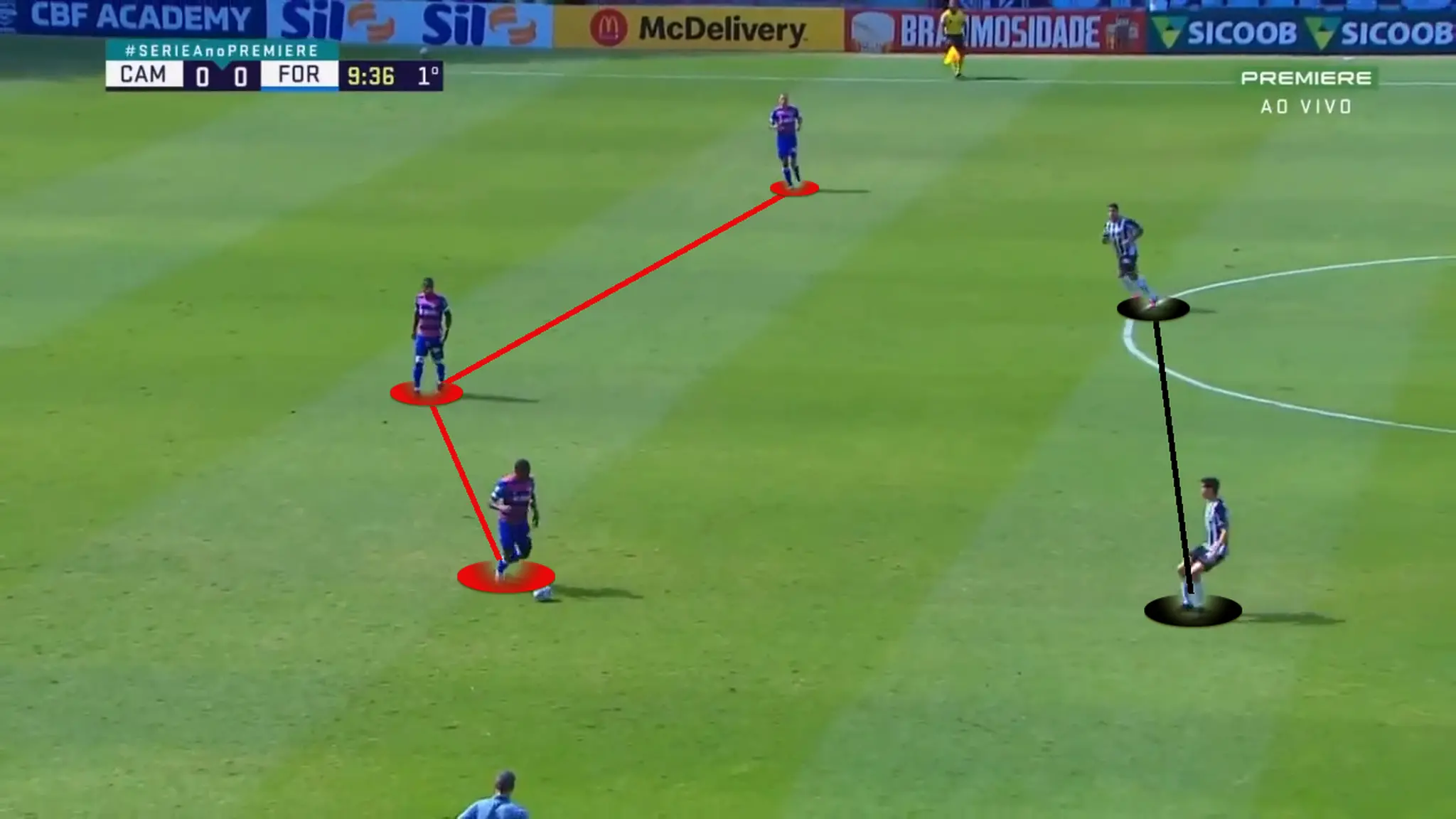 Fortaleza faz saída com três defensores