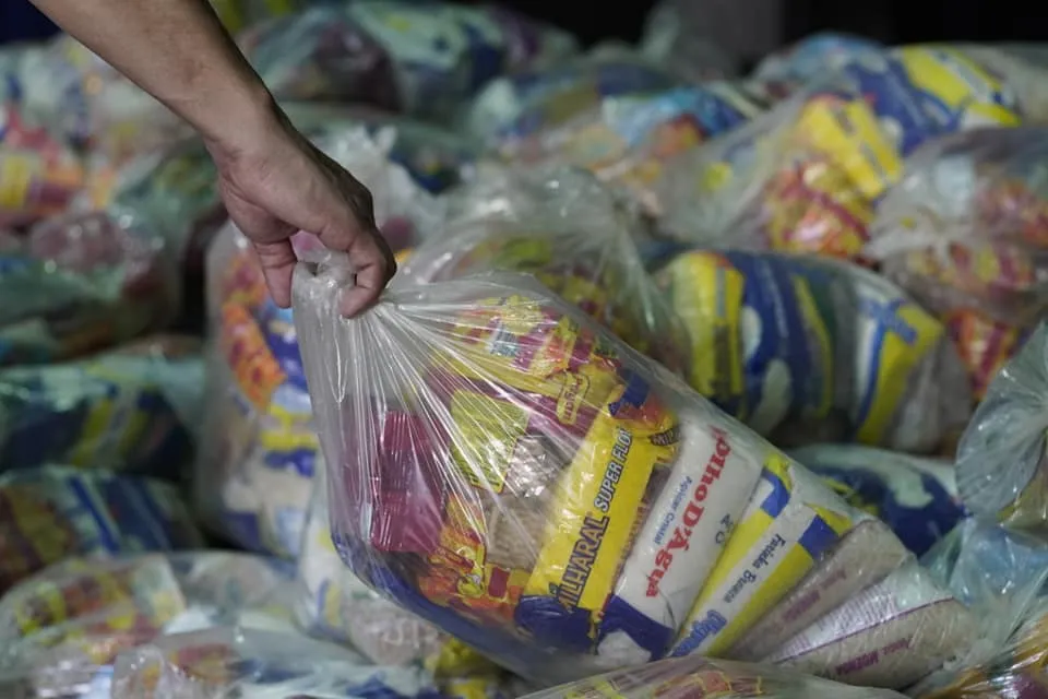 A distribuição de cestas básicas tem sido uma das principais ações de combate à fome