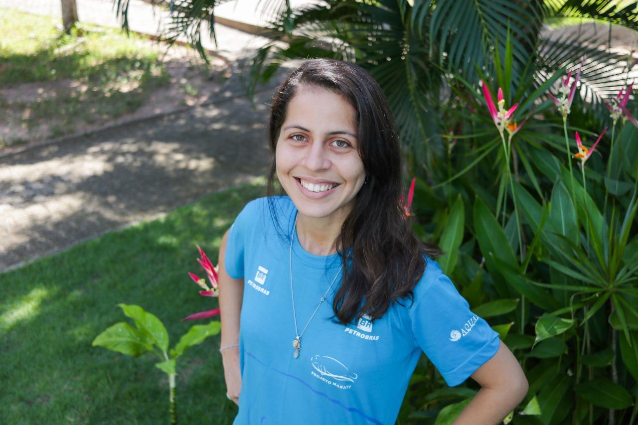 Thaís Chaves, coordenadora de Educação Ambiental do Programa de Mamíferos Marinhos.