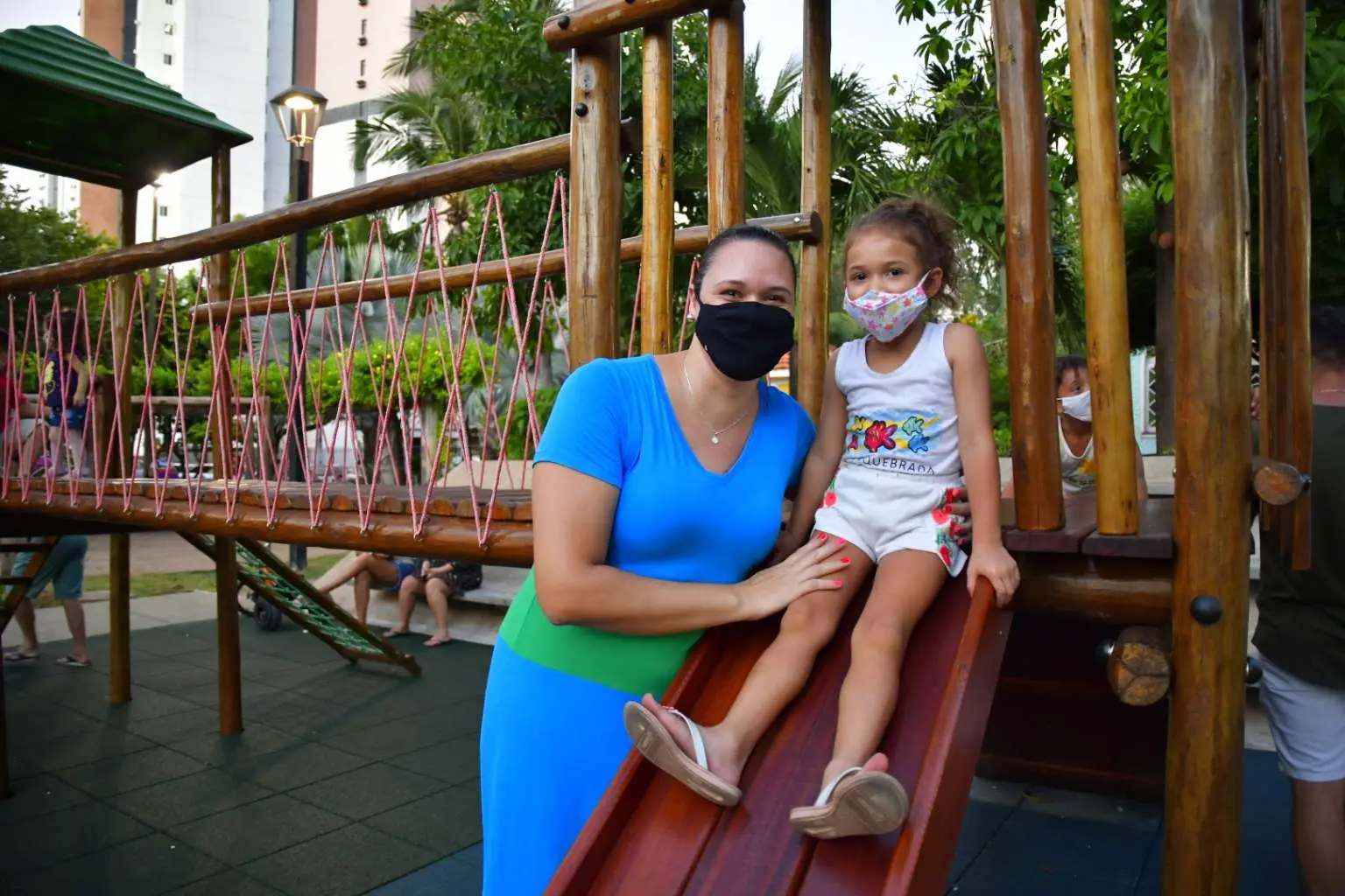 Wyara Ximenes tem levado a filha para brincar no local e aprovou a instalação do equipamento.