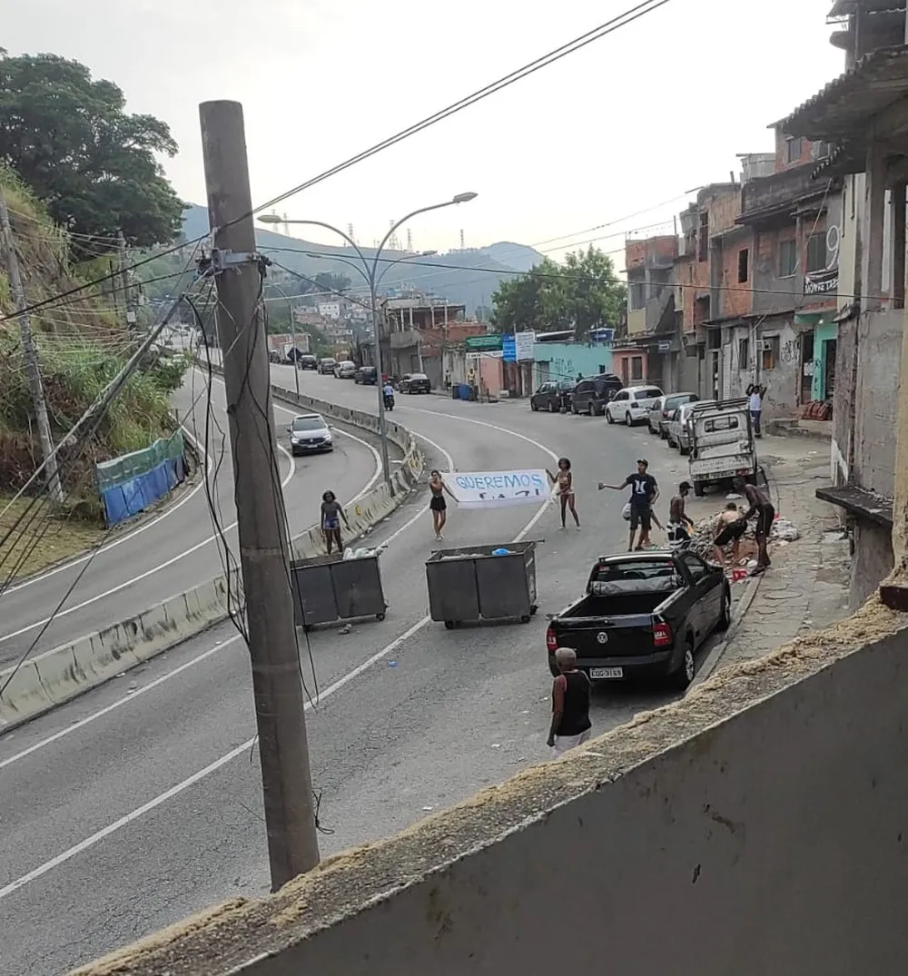 Protesto interditou vias da comunidade