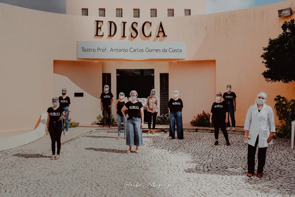 Integrantes da Edisca preparados para a entrega de cestas básicas à população