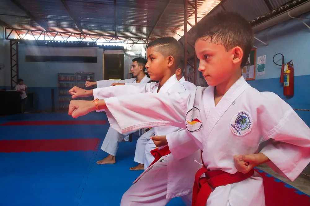Registro feito antes da pandemia de Covid-19: uma das ações formativas do IBLF contempla a prática do karatê