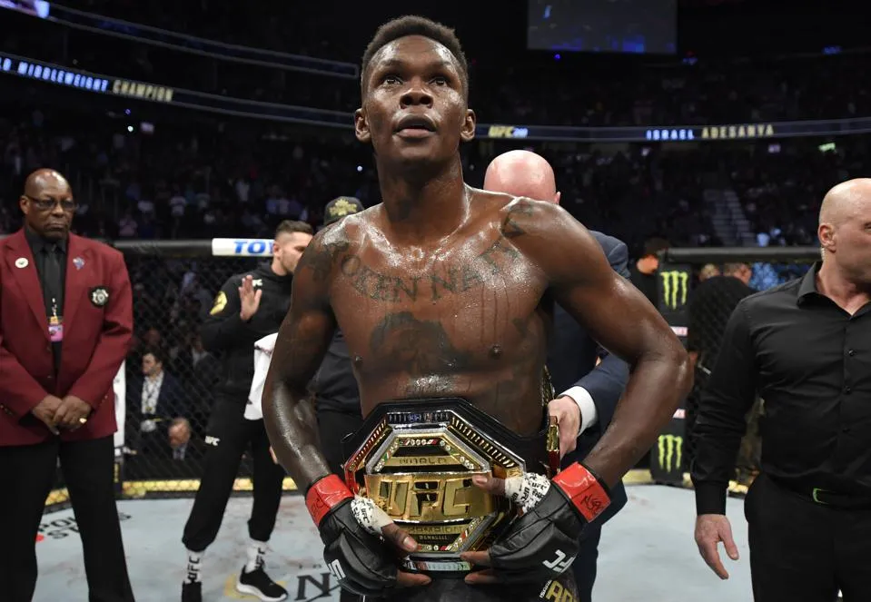 Israel Adesanya enfrenta Marvin Vettori em duelo que vale cinturão do peso-médio do UFC