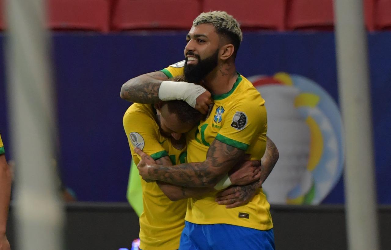 Atletas do Brasil comemoram gol