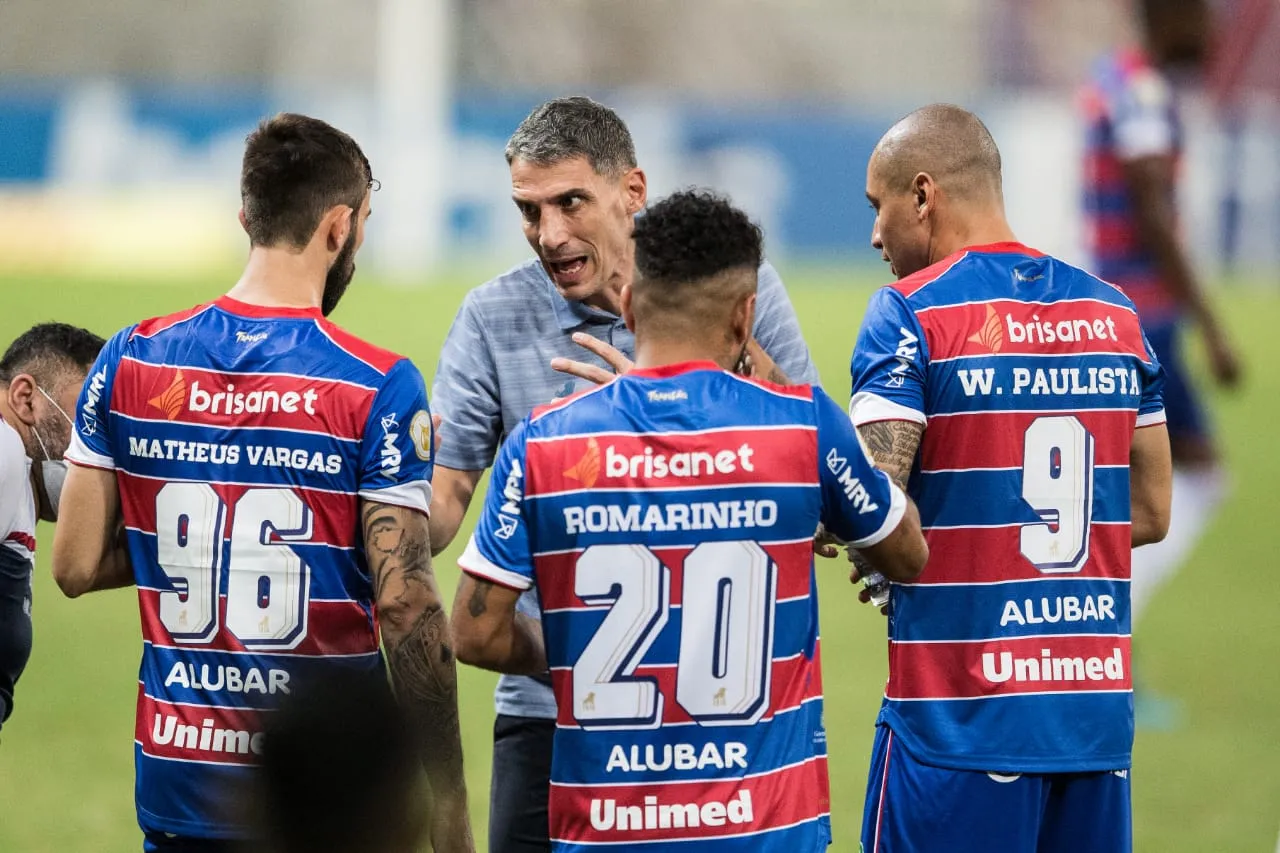 Vojvoda mudou o time do Fortaleza em busca da melhor formação contra o Sport