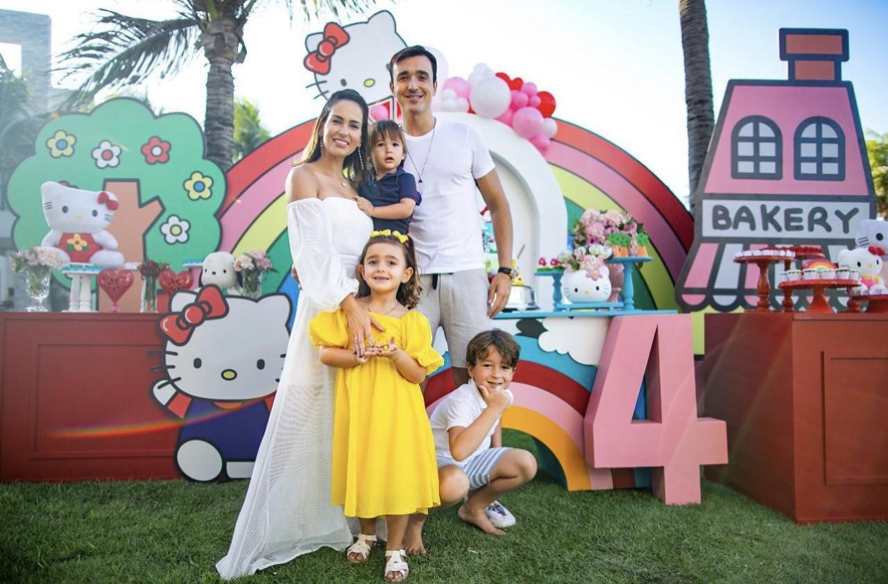 Marília Queiroz e Did Machado comemorando o aniversário da pequena Ava.