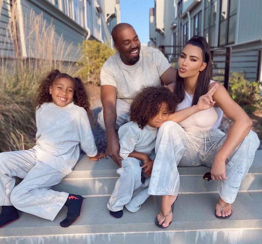 Kim e Kanye são pais de quatro filhos