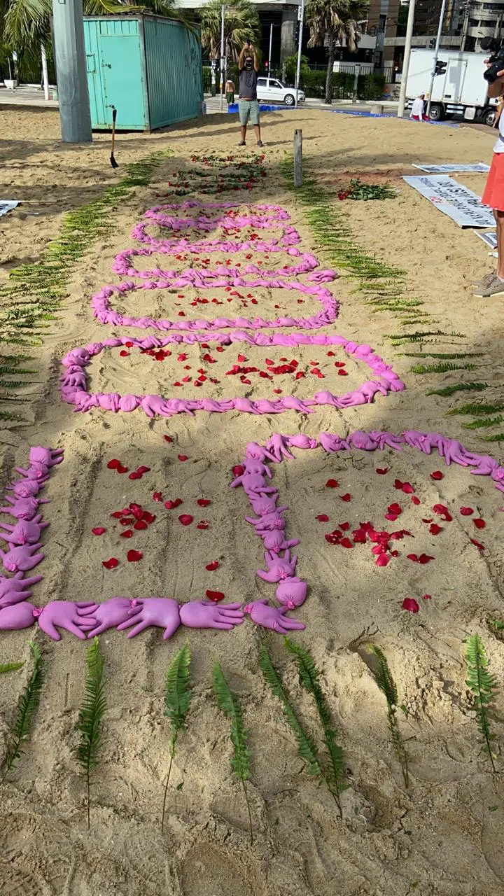 Organizações se manifestam contra 500 mil mortes pela Covid-19, em Fortaleza