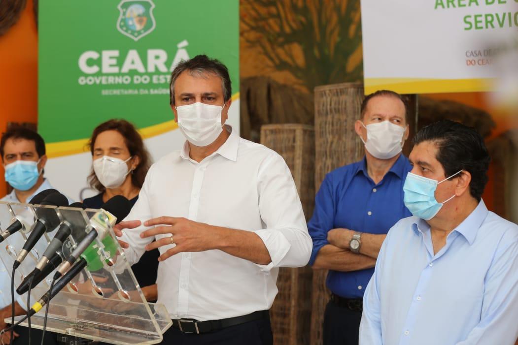 Governador Camilo Santana fala durante inauguração da Casa de Cuidados do Ceará