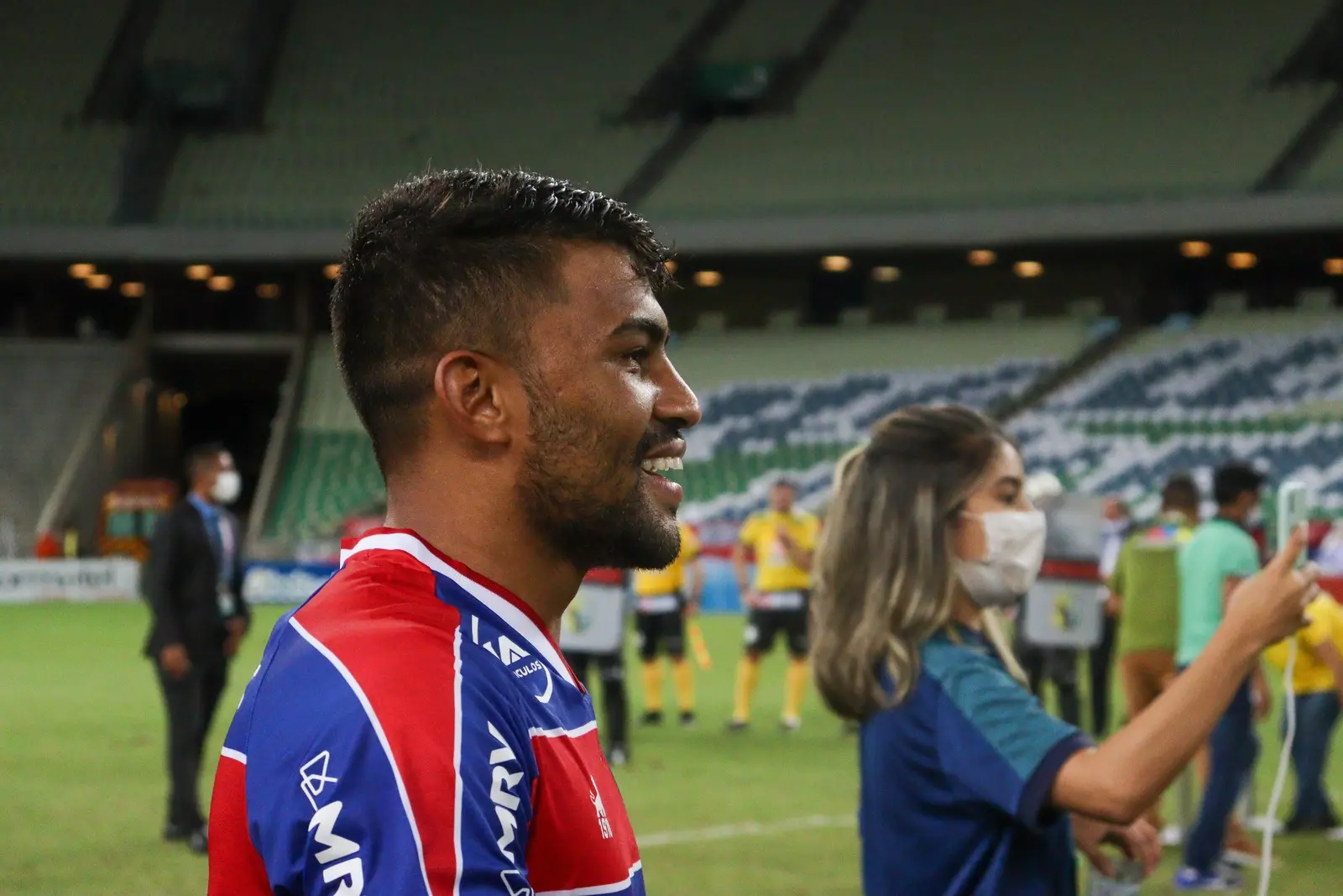 Ronald sorri em jogo do Fortaleza