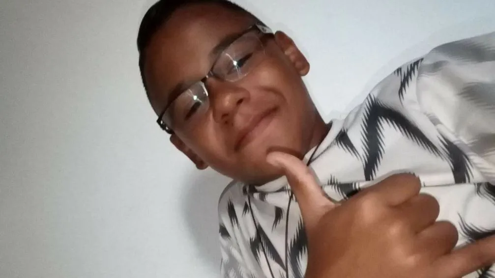 O menino morreu aos 14 anos de idade