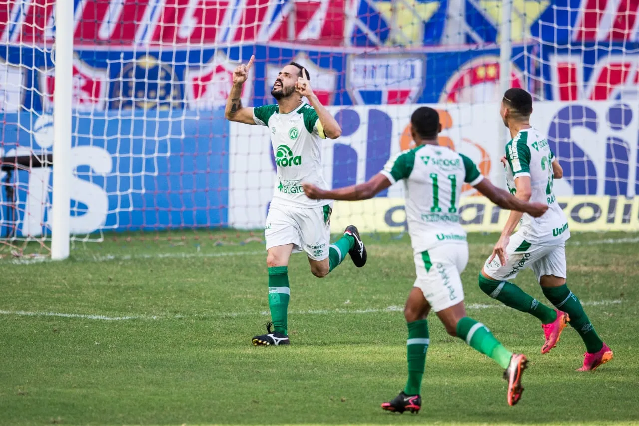 Anselmo Ramon, de pênalti, abriu o marcador para a Chapecoense