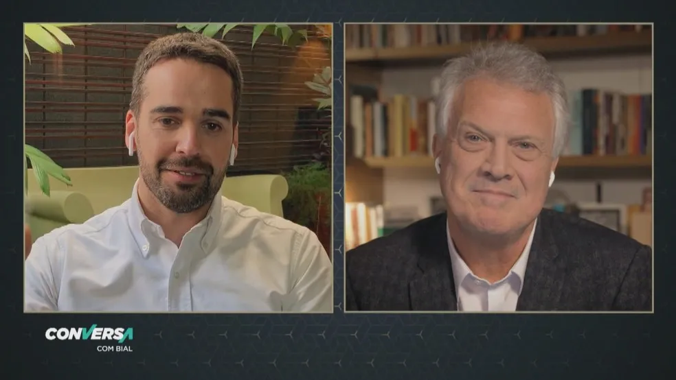 Eduardo Leite durante entrevista ao programa Conversa com Bial, da TV Globo