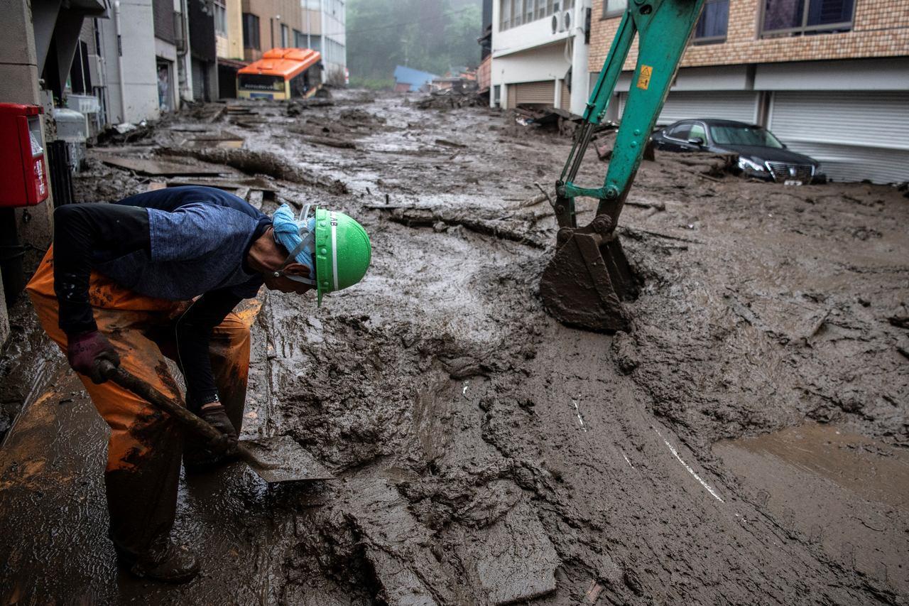 Deslizamento de terra atinge cidade costeira no Japão