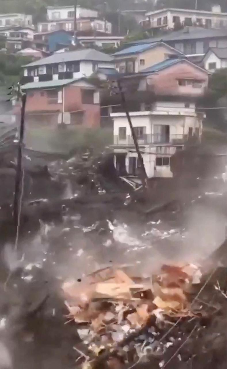 Deslizamento de terra atingiu a cidade costeria de Atami, no Japão