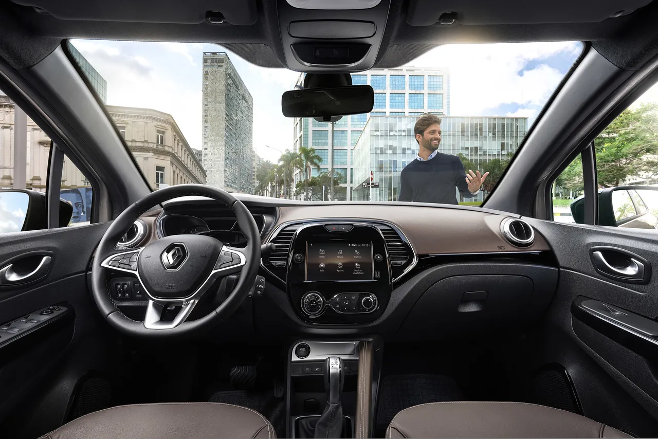 Captur 2022 também traz mudanças internas no veículo