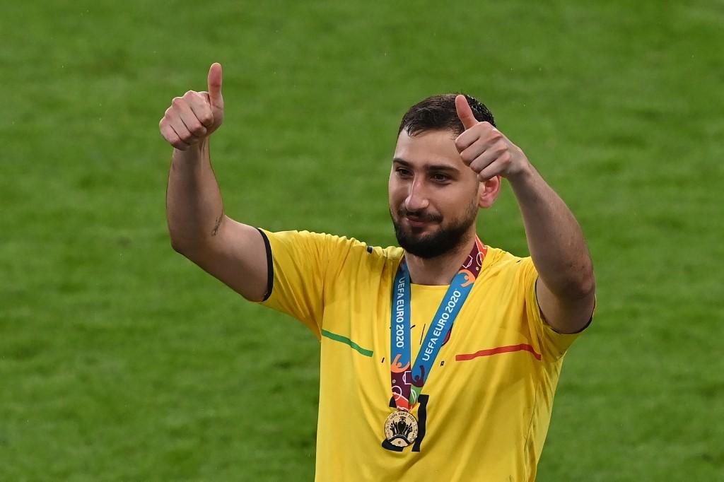 Foto do goleiro italiano Donnarumma com a camisa da seleção da Itália