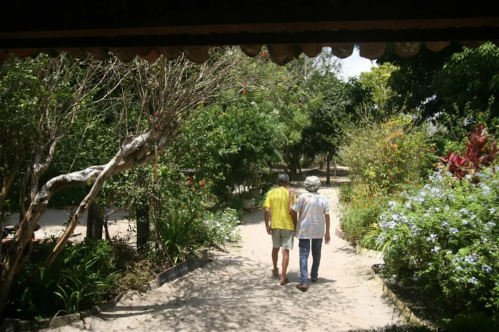 Para moradores do entorno e para toda a classe artística do Ceará, Nice e Estrigas permanecem no Minimuseu Firmeza, inspirando pelo fazer