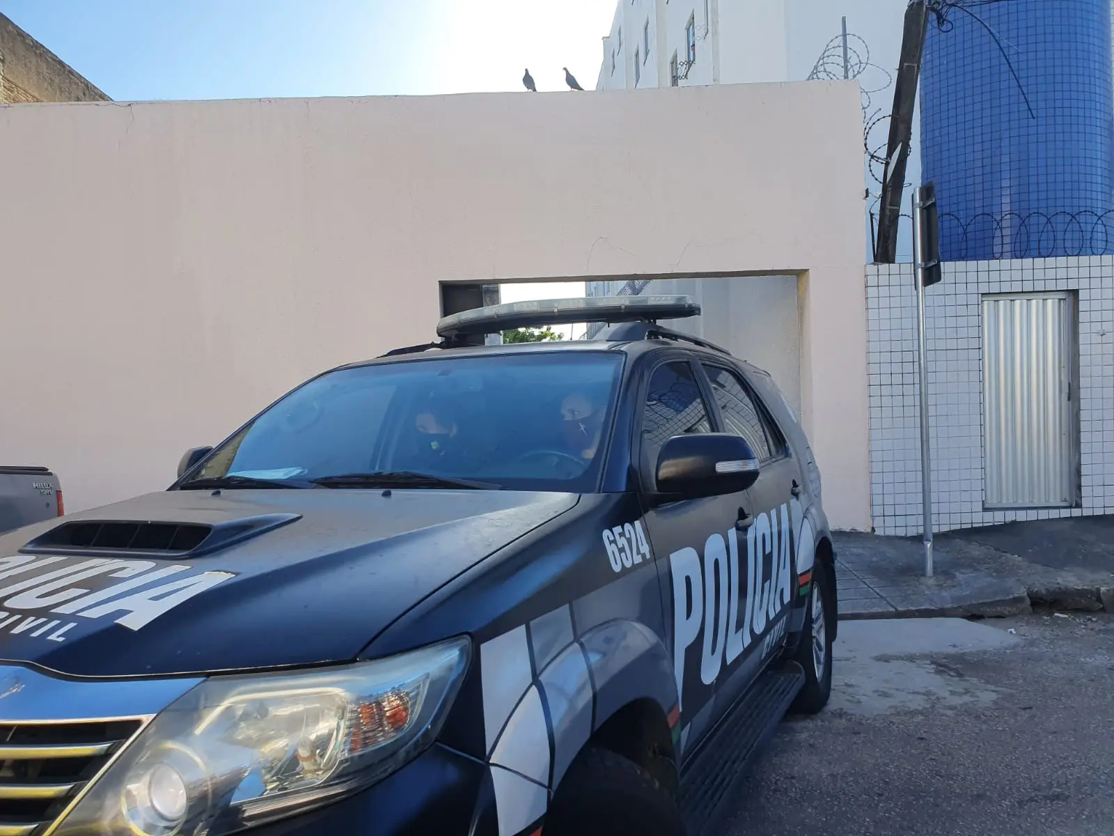 Viatura que levou DJ Ivis a presídio